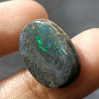 Cabochon de forme ovale unie en pierres précieuses en vrac en opale noire australienne faisant des bijoux la plus rare qualité naturelle de bonne qualité