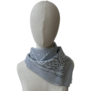 Écharpe carrée Angelina 100% coton gris clair à motif cachemire 54x54cm, accessoire de mode pour la tête - Product Image 1