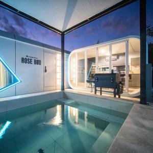 Casa Mobile High-Tech a Forma di Capsula Spaziale, Impermeabile e Antivento, con Finestre Panoramiche per un Vivere Unico - Product Image 4