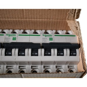 Disjoncteur sur rail DIN M9F22332 <span class=keywords><strong>C60Sp</strong></span> 3 pôles 32A courbe C pour PLC - Product Image 4