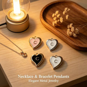 Pendentifs en forme de cœur avec initiale C, bijoux en alliage plaqué or, cadeau unisexe tendance, style romantique - Product Image 4