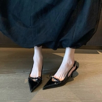 Minimalistische Damen-Slingback-Pumps mit spitzer Zehenpartie und niedrigem Absatz – Lackleder-Schuhe mit Schleifendetail für Büro und festliche Anlässe
