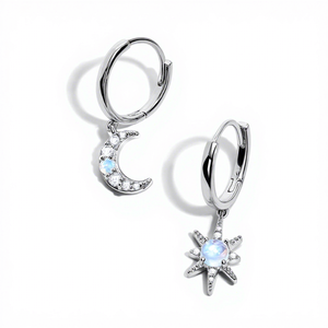 Pendientes de Aro Celestiales de Plata de Ley 925 con Piedra Lunar, Aros Huggie con Dijes de Luna y Estrella, Regalo Delicado para Mujer - Product Image 1