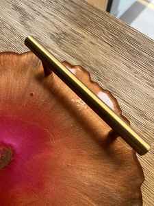 Plateau en résine minimaliste avec surface lisse et matériau durable, conçu pour les intérieurs modernes et l'organisation des tables - Product Image 2