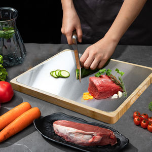 Planche à découper décorative en bois de bambou à double face naturelle en acier inoxydable avec rainure à jus pour le nettoyage de la maison de la cuisine - Product Image 5