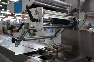 Macchina Flow Pack Ice lecca ghiacciolo cioccolato caramella biscotto Flowpack imballaggio cuscino orizzontale macchina imballatrice pane - Product Image 6