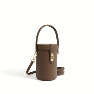 Sacs seau en cuir véritable tressé pour femmes, vente en gros ou sur mesure, sacs à bandoulière simples et élégants en cuir de vachette tressé pour femmes - Product Image 2