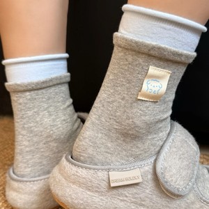 Mujer con dobladillo En GRIS azulado Y UNA Bonita etiqueta de Tela con Forma de OSO de màu Liso de Tubo medio - Product Image 5