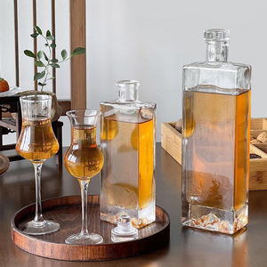 Hot Sale 500ml Square Whiskey Alcohol Glass <strong>Bottle</strong> 250ml 1000ml Vodke Glass <strong>Bottle</strong> Empty Spirit Brandy Glass <strong>Bottles</strong>