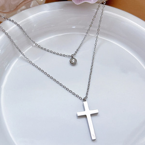 Collar de Doble Cruz a la Moda - Acero Inoxidable Chapado en Oro de 18K con Circonita, Simple y Versátil para Mujer, Usable de Múltiples Formas - Product Image 2