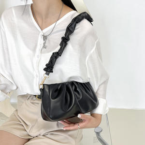 Sac à bandoulière plissé blanc pour femme, style nuage, avec deux sangles, fermeture éclair carrée horizontale, idéal pour un usage quotidien toutes saisons - Product Image 2