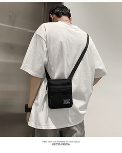 กระเป๋าคาดลำตัวแฟชั่นขายส่ง ดีไซน์เก๋ กันน้ำ ใส่โทรศัพท์ได้ เหมาะสำหรับผู้ชายและเด็กผู้ชาย - Product Image 5