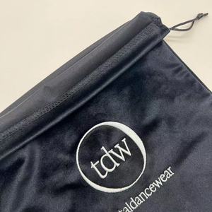 Sacs à poussière personnalisés en velours avec cordon de serrage pour danseurs de ballet Pochettes à bijoux personnalisées avec logo brodé pour chaussures - Product Image 3
