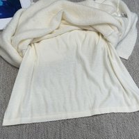 Jupe en laine unie pour femme avec décoration perlée, taille élastique et style minimaliste tendance.