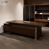 Bureau de direction en placage de noyer avec tiroirs de rangement et pieds en métal pour mobilier de bureau de direction