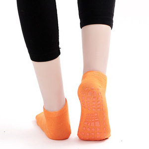 Chaussettes de sport tendance pour trampoline, chaussettes antidérapantes en silicone pour l'extérieur, respirantes et absorbantes, pour yoga, pilates et saut, pour femmes, en silicium - Product Image 4