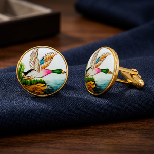 Mancuernillas de Latón Esmaltado Hechas a Mano con Diseño de Pato Real Blanco, Acabado en Tono Dorado, Marca Mayrabygungun, para Bodas y Cumpleaños - Product Image 5