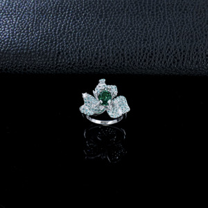 Anillo de Plata de Ley 925 con Esmeralda Cultivada en Laboratorio, Anillo de Piedras Preciosas Finas para Mujer, Regalo de Compromiso o Aniversario - Product Image 1