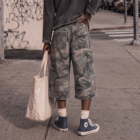 Pantaloncini Cargo da Uomo con Logo Personalizzato, Stile Woodland Camo, con Passanti per Cintura, Chiusura a Bottone, Lavaggio Sbiadito, Lunghezza Sotto il Ginocchio, Stile Denim Baggy
