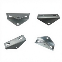 Accessoires de montage de panneaux solaires OEM, galvanisation à chaud, connecteur triangulaire à quatre trous, rails solaires et accessoires
