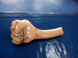 Livraison rapide, gants de boxe gonflables en PVC personnalisés, solutions entièrement personnalisées, équipement de boxe pour le sport de la boxe - Product Image 1