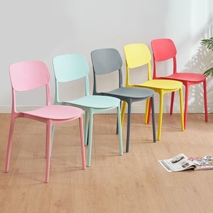<span class=keywords><strong>Chaises</strong></span> <span class=keywords><strong>en</strong></span> <span class=keywords><strong>plastique</strong></span> blanches empilables <span class=keywords><strong>en</strong></span> gros, <span class=keywords><strong>chaises</strong></span> de fête pour adultes à prix abordable, <span class=keywords><strong>chaises</strong></span> et tables de salle à manger de style europé<span class=keywords><strong>en</strong></span> pour événements - Product Image 1