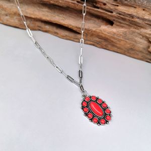 Collana con Ciondolo Ovale Vintage per Donne, Stile Retrò, Design Classico, Accessorio di Moda - Product Image 4