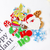 Patchs en toile brodés 3D de Noël, motifs variés (Père Noël, sapin, renne, flocon de neige), badges thermocollants pour sacs à dos, chapeaux et projets DIY de fêtes