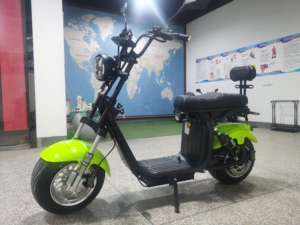 สกู๊ตเตอร์สมรรถนะสูง 1000W พร้อมแบตเตอรี่ลิเธียม 60V20Ah ความเร็วสูงสุด 45 กม./ชม. ดีไซน์ยางใหญ่สำหรับการเดินทางในเมือง กำลังแรง 1000W - Product Image 4