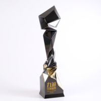 Trophées Métalliques Personnalisés Plaqué Or Écologiques Holywell 2026 – Cadeaux d'Entreprise et Souvenirs Promotionnels pour l'Europe