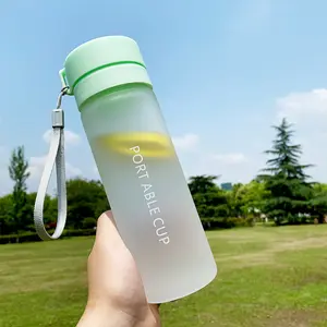 Bicchiere per bevande disponibile personalizzato promozionale bottiglia d'acqua ecologica in plastica personalizzata premium senza bpa per adulti