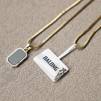 Étiquettes personnalisées pour bijoux et vêtements avec logo en relief, revêtement UV, imperméables et résistantes à l'huile, couleurs Pantone personnalisées