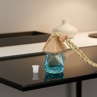 Flacon de parfum suspendu vide de 8 ml, forme unique, en verre coloré, diffuseur de voiture avec bouchon en bois à vis
