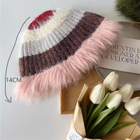 Chapeau d'hiver tricoté en molleton moelleux pour femmes, accessoire de mode doux et chaud pour les voyages.
