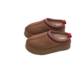 OEM/ODM Cozy Home Casual Shoes, Material de gamuza al aire libre e Interior Superior Calidez Color arena UGGs Zapatilla de mujer - Product Image 1