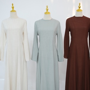 Elegante Abito Abaya Modesto per Donne Musulmane, Comodo e Lungo fino ai Piedi con Maniche Lunghe - Product Image 4