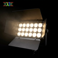 Projecteur de scène professionnel 18*15W RGBWA LED 5-en-1 haute luminosité, type Par plat de studio avec volets coupe-flux DMX512 pour églises et théâtres