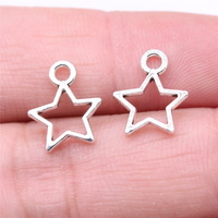 Colgante de aleación con contorno de estrella hueca de 14x11mm y 1 bucle en tono dorado para collar de capas celestiales