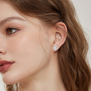 Vente directe usine – Boucles d'oreilles clous en argent sterling 925 avec zircon cubique taille émeraude éblouissant, plaqué rhodium, pour femmes et jeunes filles, idéales pour fêtes et cérémonies - Product Image 4