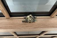 Ventana Abatible de Madera Sólida con Certificación NFRC, Doble Acristalamiento Low-E y Mosquitera, Ideal para Residencias de Lujo en EE. UU.