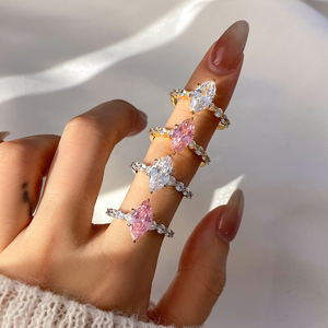 Женское кольцо с фианитом, 18 карат - Product Image 3