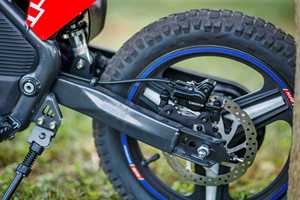 Moto tout-terrain pour enfants - Moteur central 74V, vitesse unique, frein à disque, cadre en alliage d'aluminium, certifié sûr pour la tranquillité d'esprit des parents - Product Image 3