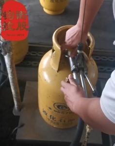 <span class=keywords><strong>Bouteille</strong></span> <span class=keywords><strong>de</strong></span> <span class=keywords><strong>gaz</strong></span> GPL automatique Échelle <span class=keywords><strong>de</strong></span> remplissage quantitative automatique CO2 Balances <span class=keywords><strong>de</strong></span> pesage Machine <span class=keywords><strong>de</strong></span> remplissage Remplissage <span class=keywords><strong>de</strong></span> bouteilles d'huile à petite échelle - Product Image 3