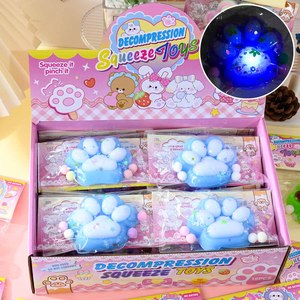 Jouet Squishy Patte de Chat Lumineuse Unisexe en Gros, Nouveau Jouet Anti-Stress Patte de Chaton pour Enfants et Adultes, Cadeau de Décompression à Presser - Product Image 3