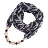 2025 écharpe en mousseline de soie européenne et américaine avec pendentif en acier inoxydable collier femmes printemps/été chandail chaîne bijoux