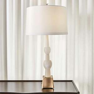 Lampe de table avec base en marbre importé et abat-jour blanc pour chambre ou salon - Product Image 2