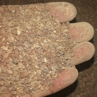Grand sable de magnésie fondue cristalline mgo 97% poudre de magnésie électrofusion à haute teneur en calcium et à faible teneur en silicium magnésie calcinée morte