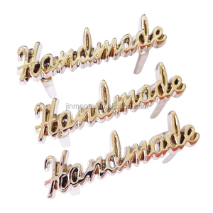 Magnifique Script Style À La Main Étiquette de Sac En Métal Pour Sac À Main Ou Portefeuille - Product Image 1