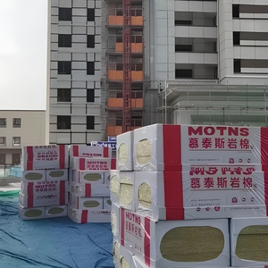 Aislamiento de Lana de Roca al por Mayor, 50mm, Aislamiento de Lana Mineral, Aislamiento de Lana de Roca con Revestimiento para Techos y Exteriores - Product Image 1