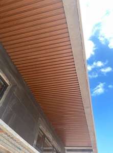 Revêtement mural moderne ignifuge en WPC pour la décoration extérieure, matériaux d'extérieur avec design cannelé et utilisation en villa - Product Image 3